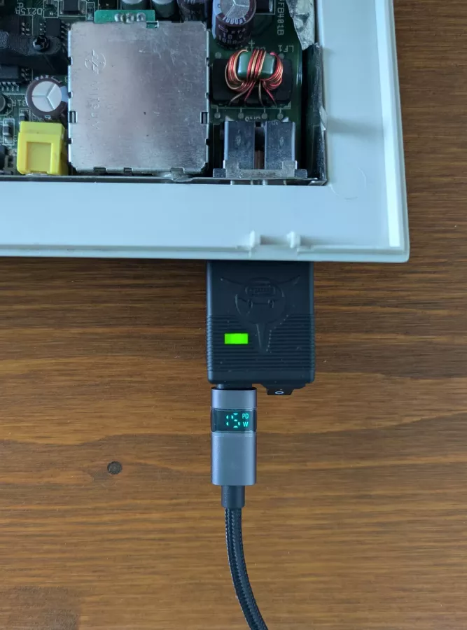 PowerShark a MCDODO RYCHLÁ SÍŤOVÁ NABÍJEČKA NAPÁJECÍ ADAPTÉR KOSTKA 3X USB-C PD USB-A GAN 67W