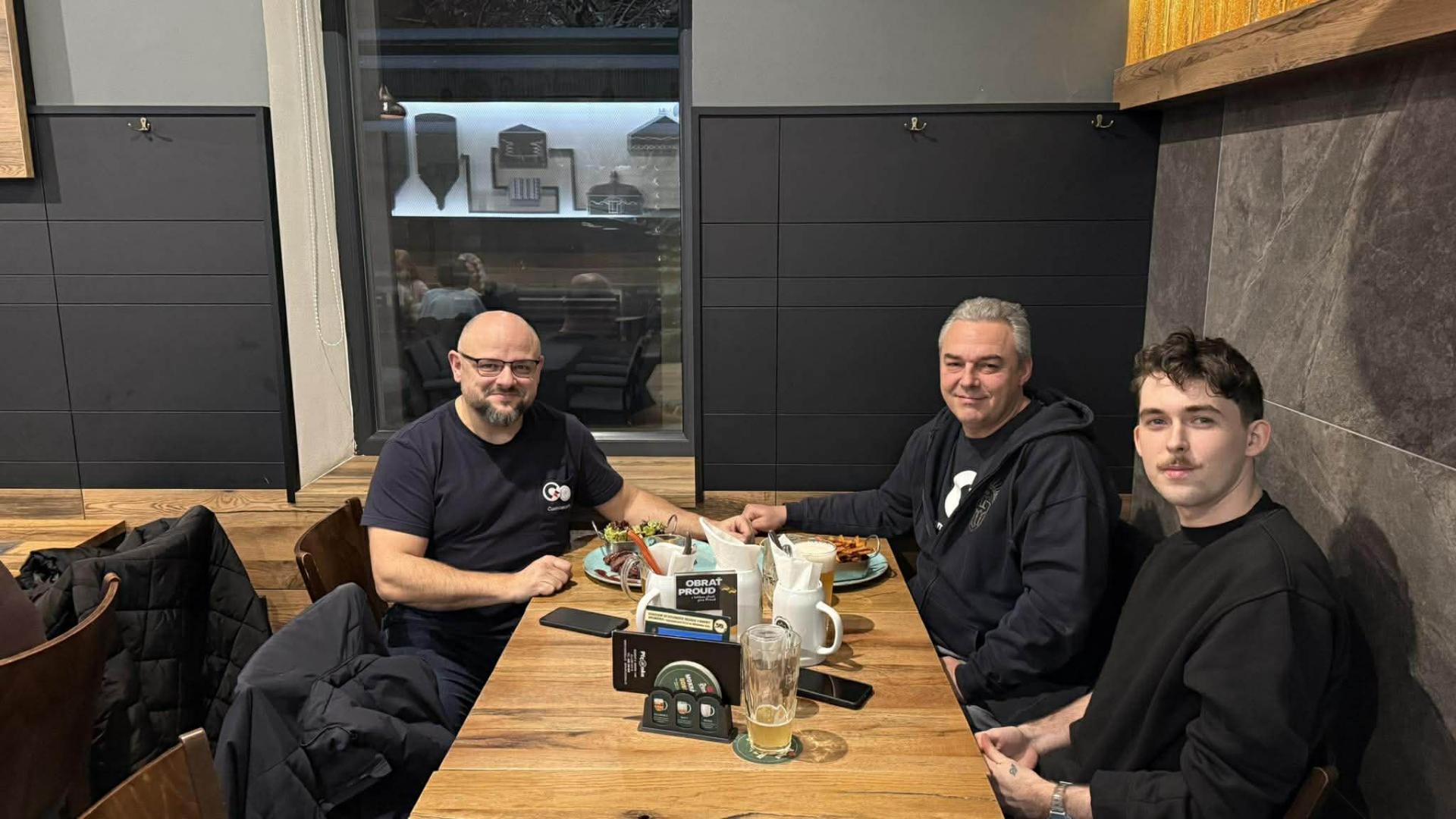 Klikni pro plné zobrazení obrázku

Jméno: 620537559_1198920055756152_4514814310194744710_n.jpg
Počet zobrazení: 3
Velikost: 209,5 KB
ID: 176239